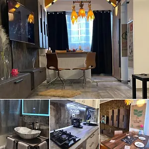 Tiki's Bar Apartament